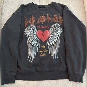 VINYL ICONS CREWNECK SWEATER